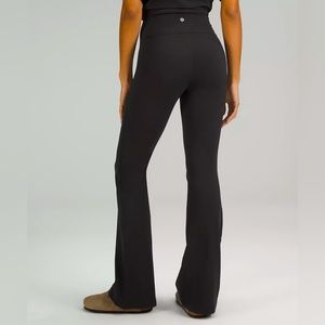 NWT LuLuLemon Groove Super-High-Rise Flared Pant Nulu in Black